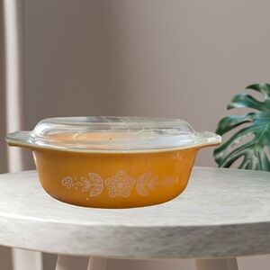 Crazy Daisy vintage casserole Pyrex dish